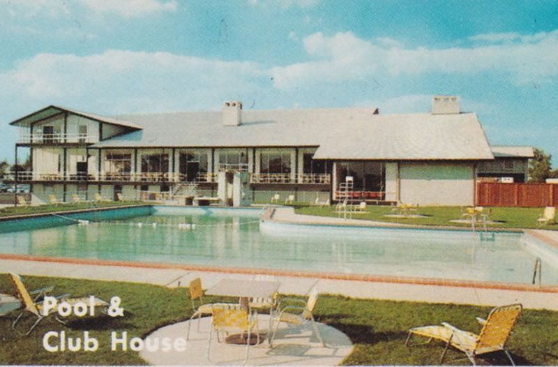 Hillcrest Country Club - Vintage Postcard